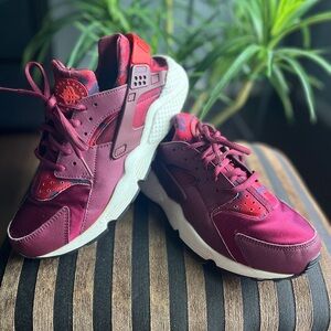 NIKE AIR HUARACHE RUN PRINT DEEP GARNET-BRIGHT CRIMSON SZ 9